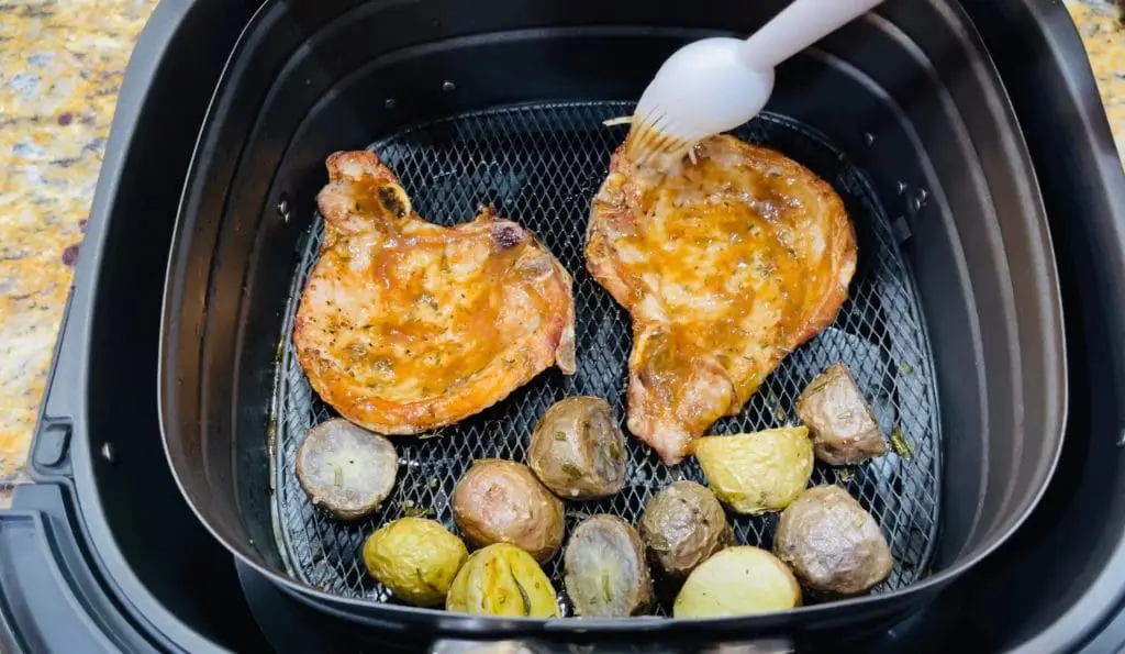 Balsamic Glazed pork chops in an air fryer, substitute the olive oil with Domestic Gourmet Organic Annatto Oil - Aceite de Achiote for richer color and flavor