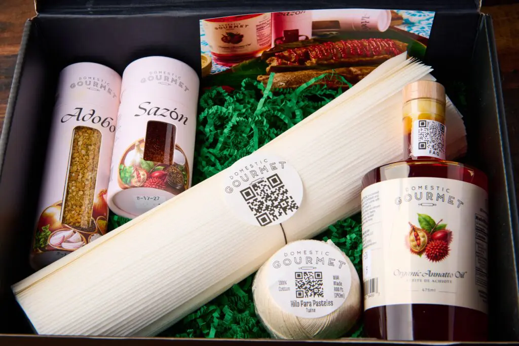 Queen of Nochebuena Gift Box - Pasteles Edition - Domestic Gourmet Queen of Nochebuena Gift Box set - Pasteles Edition