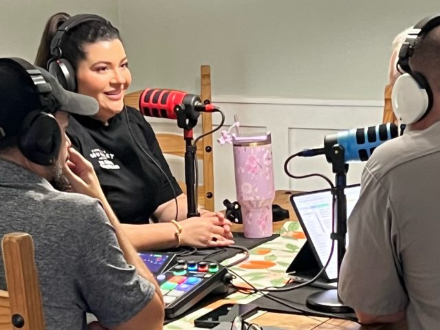 Honored to have shared space with Carl Fiadini, John Hernandez & @casilk on the @walkintalkshow with @ibisimages.

Read the full feature on www.domesticgourmet.com or by clicking the link in my stories. 

#domesticgourmet #walkintalk #ibisimages #hospitalitybites #podcast #foodpodcast